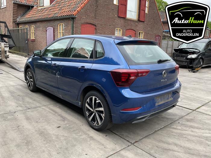 Volkswagen Polo VI 1.0 TSI 12V Skrotfordon (2022, BLAUW)