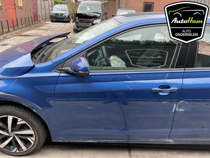 Volkswagen Polo VI 1.0 TSI 12V Skrotfordon (2022, BLAUW)