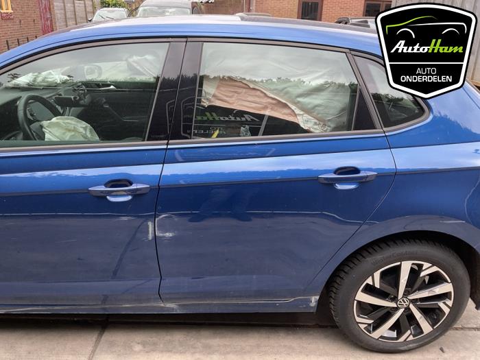 Volkswagen Polo VI 1.0 TSI 12V Skrotfordon (2022, BLAUW)