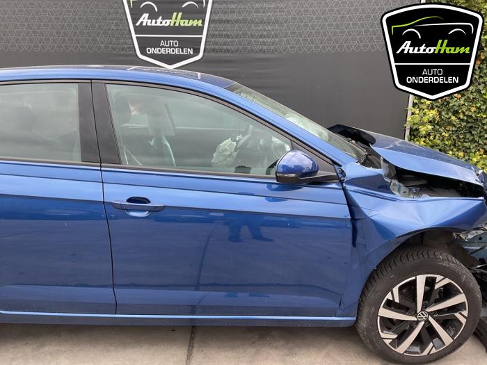 Volkswagen Polo VI 1.0 TSI 12V Skrotfordon (2022, BLAUW)