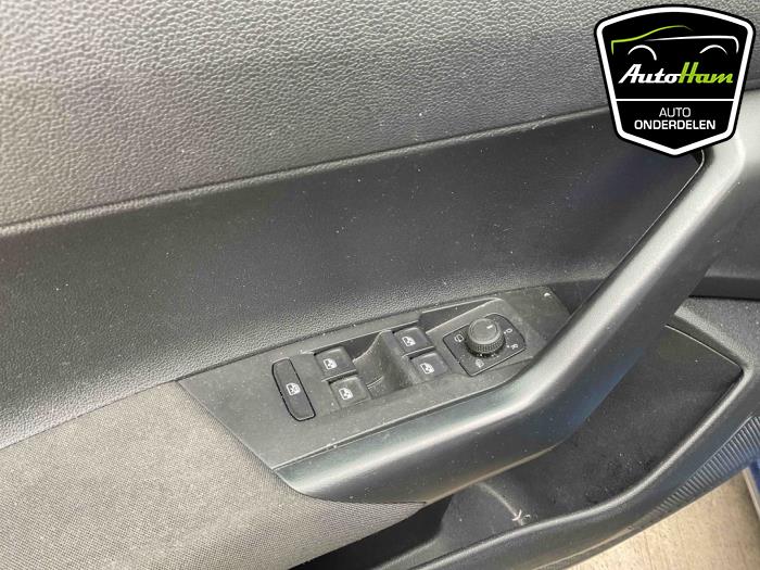 Volkswagen Polo VI 1.0 TSI 12V Skrotfordon (2022, BLAUW)