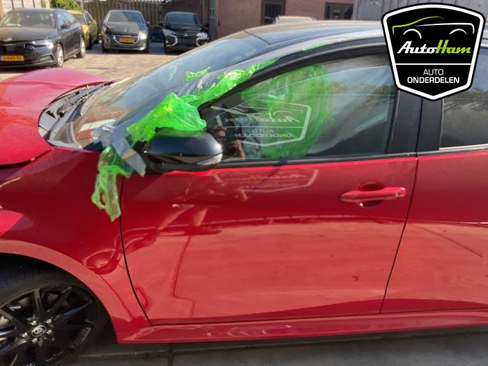 Toyota Yaris IV 1.5 12V Hybrid 115 Skrotfordon (2023, ROOD)