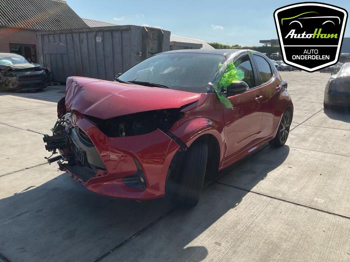 Toyota Yaris IV 1.5 12V Hybrid 115 Skrotfordon (2023, ROOD)