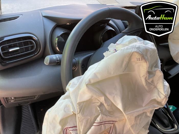 Toyota Yaris IV 1.5 12V Hybrid 115 Skrotfordon (2023, ROOD)