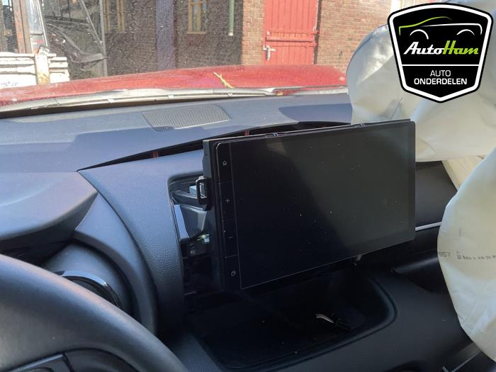 Toyota Yaris IV 1.5 12V Hybrid 115 Skrotfordon (2023, ROOD)