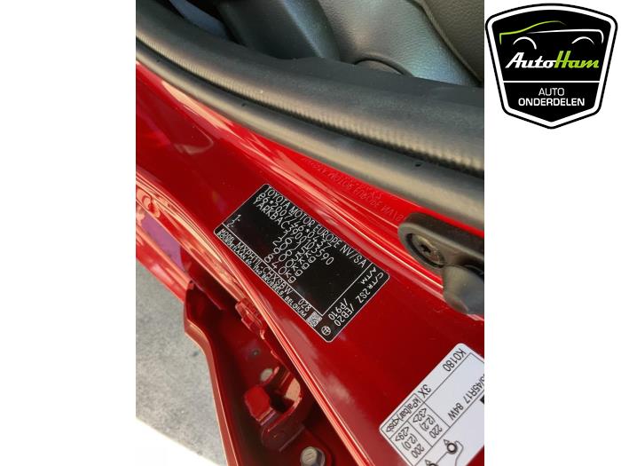 Toyota Yaris IV 1.5 12V Hybrid 115 Skrotfordon (2023, ROOD)