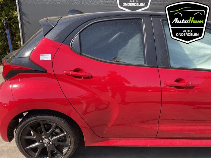 Toyota Yaris IV 1.5 12V Hybrid 115 Skrotfordon (2023, ROOD)