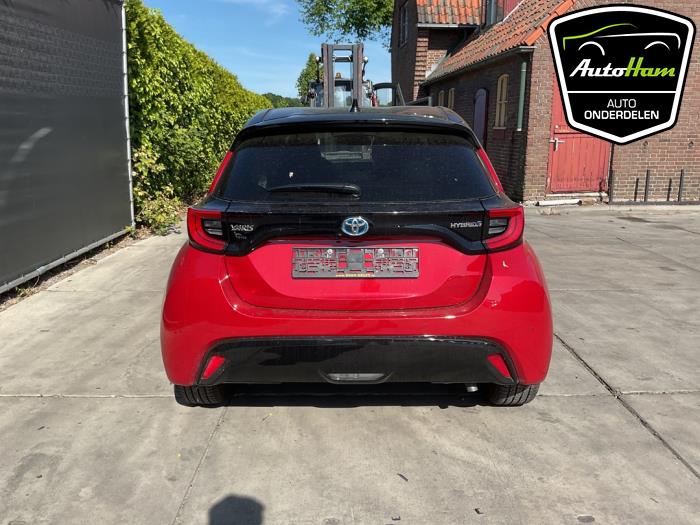 Toyota Yaris IV 1.5 12V Hybrid 115 Skrotfordon (2023, ROOD)