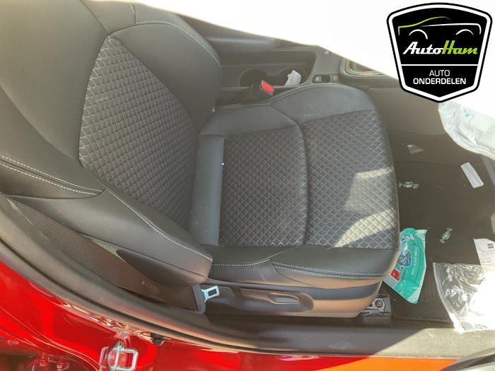 Toyota Yaris IV 1.5 12V Hybrid 115 Skrotfordon (2023, ROOD)