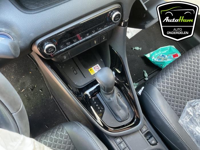 Toyota Yaris IV 1.5 12V Hybrid 115 Skrotfordon (2023, ROOD)