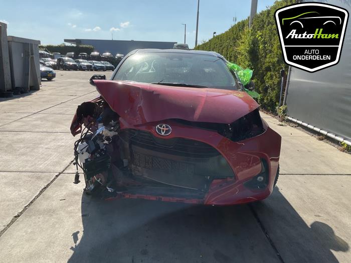 Toyota Yaris IV 1.5 12V Hybrid 115 Skrotfordon (2023, ROOD)