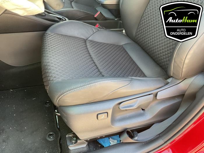 Toyota Yaris IV 1.5 12V Hybrid 115 Skrotfordon (2023, ROOD)