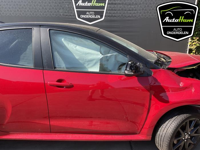 Toyota Yaris IV 1.5 12V Hybrid 115 Skrotfordon (2023, ROOD)