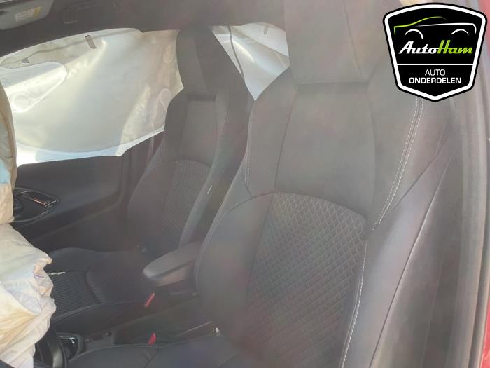 Toyota Yaris IV 1.5 12V Hybrid 115 Skrotfordon (2023, ROOD)