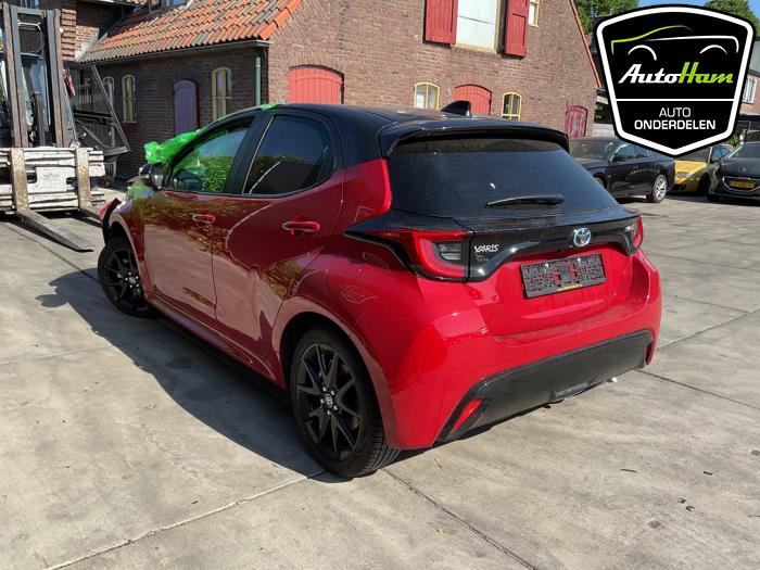 Toyota Yaris IV 1.5 12V Hybrid 115 Skrotfordon (2023, ROOD)