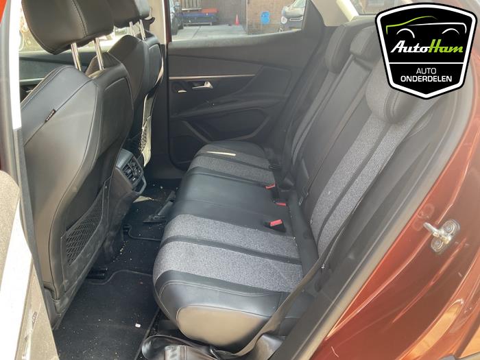 Peugeot 3008 II 1.2 12V e-THP PureTech 130 Skrotfordon (2018, BRUIN)