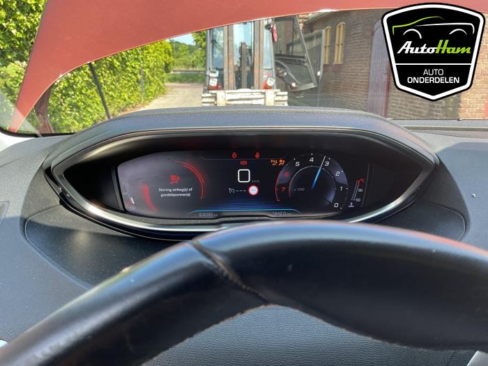 Peugeot 3008 II 1.2 12V e-THP PureTech 130 Skrotfordon (2018, BRUIN)