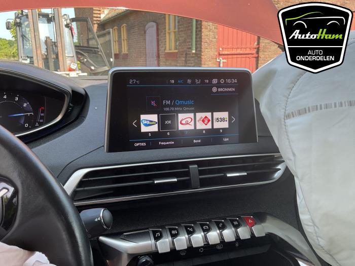 Peugeot 3008 II 1.2 12V e-THP PureTech 130 Skrotfordon (2018, BRUIN)