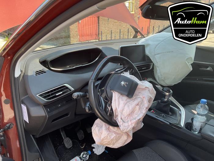 Peugeot 3008 II 1.2 12V e-THP PureTech 130 Skrotfordon (2018, BRUIN)