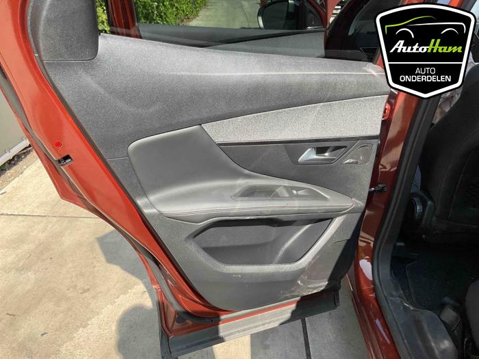 Peugeot 3008 II 1.2 12V e-THP PureTech 130 Skrotfordon (2018, BRUIN)