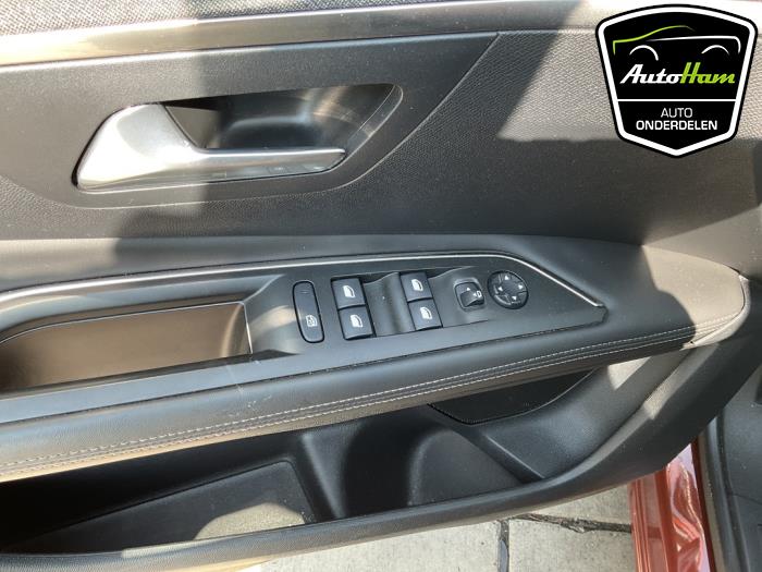 Peugeot 3008 II 1.2 12V e-THP PureTech 130 Skrotfordon (2018, BRUIN)