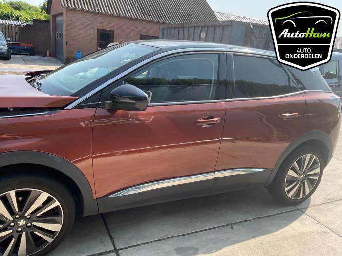 Peugeot 3008 II 1.2 12V e-THP PureTech 130 Skrotfordon (2018, BRUIN)