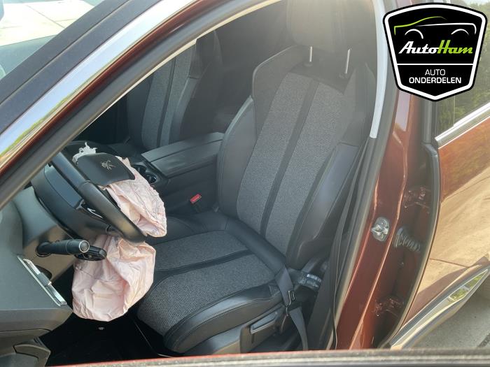 Peugeot 3008 II 1.2 12V e-THP PureTech 130 Skrotfordon (2018, BRUIN)