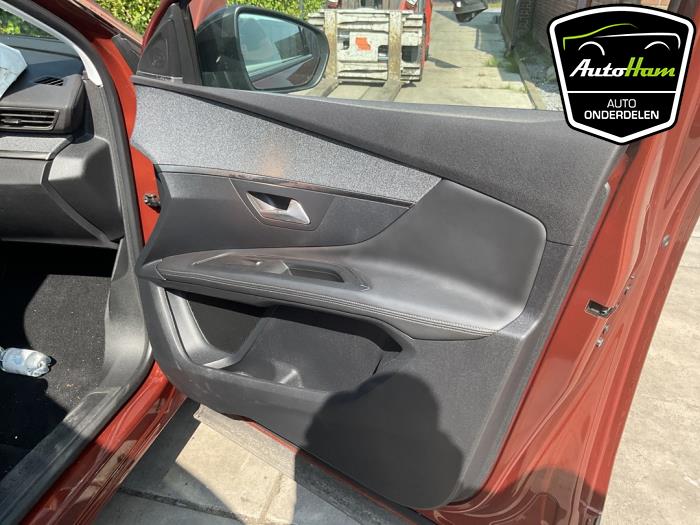 Peugeot 3008 II 1.2 12V e-THP PureTech 130 Skrotfordon (2018, BRUIN)