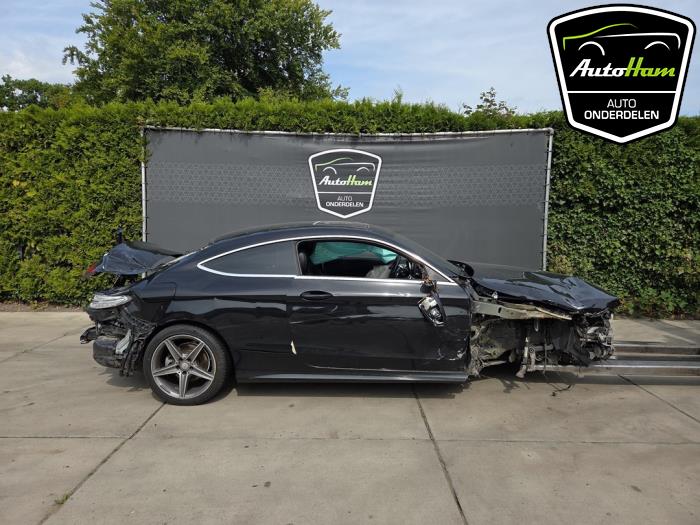 Mercedes C C-220d 2.2 16V BlueTEC Skrotfordon (2016, ZWART)