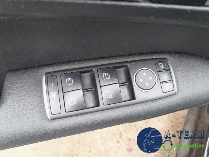 Mercedes E E-350 CGI V6 24V BlueEfficiency Skrotfordon (2012, ZWART)