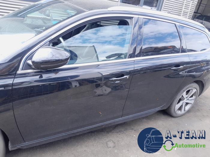 Peugeot 308 SW 1.2 12V e-THP PureTech 130 Sloopvoertuig (2019, Zwart)