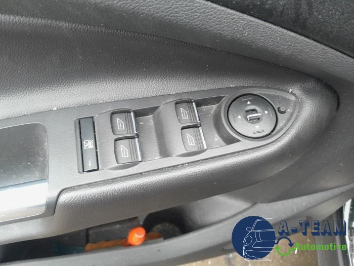 Ford Kuga II 1.6 EcoBoost 16V Sloopvoertuig (2013, Metallic, Zwart)