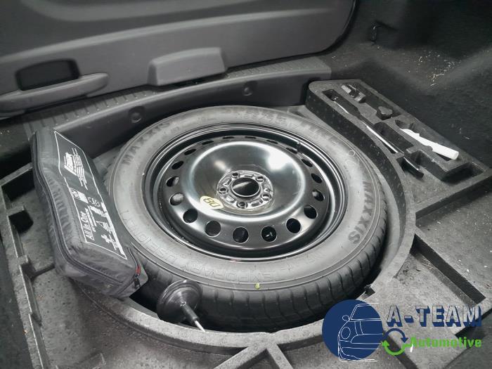 Ford Kuga II 1.6 EcoBoost 16V Sloopvoertuig (2013, Metallic, Zwart)