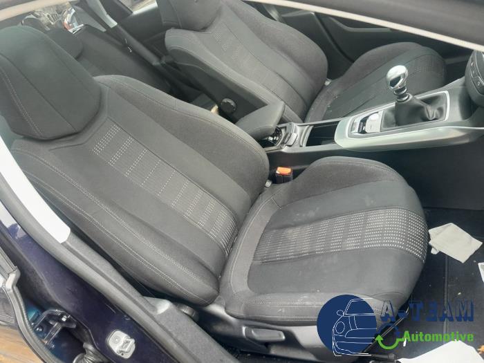 Peugeot 308 SW 1.2 12V e-THP PureTech 130 Sloopvoertuig (2017, Blauw)