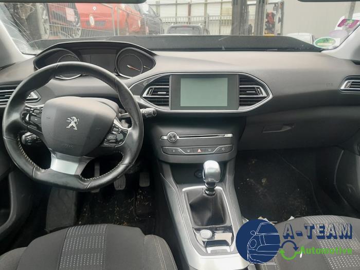 Peugeot 308 SW 1.2 12V e-THP PureTech 130 Sloopvoertuig (2017, Blauw)