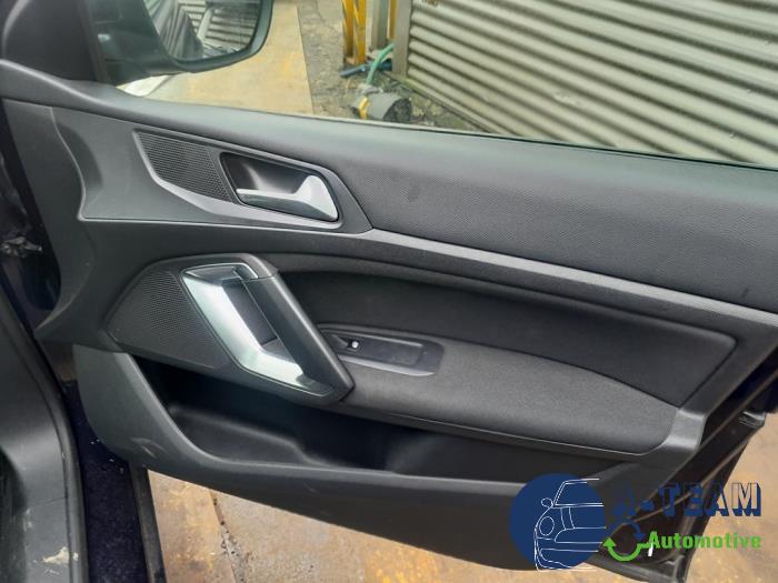 Peugeot 308 SW 1.2 12V e-THP PureTech 130 Sloopvoertuig (2017, Blauw)