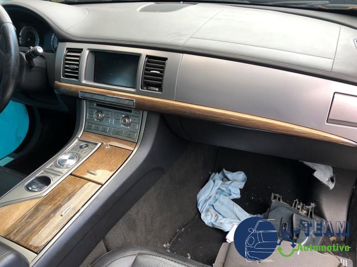 Jaguar XF 3.0 D V6 24V Skrotfordon (2010, ZWART)