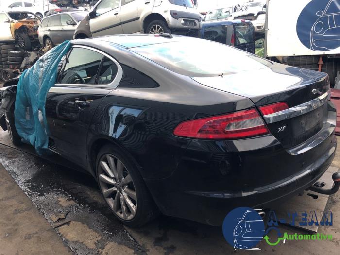 Jaguar XF 3.0 D V6 24V Skrotfordon (2010, ZWART)