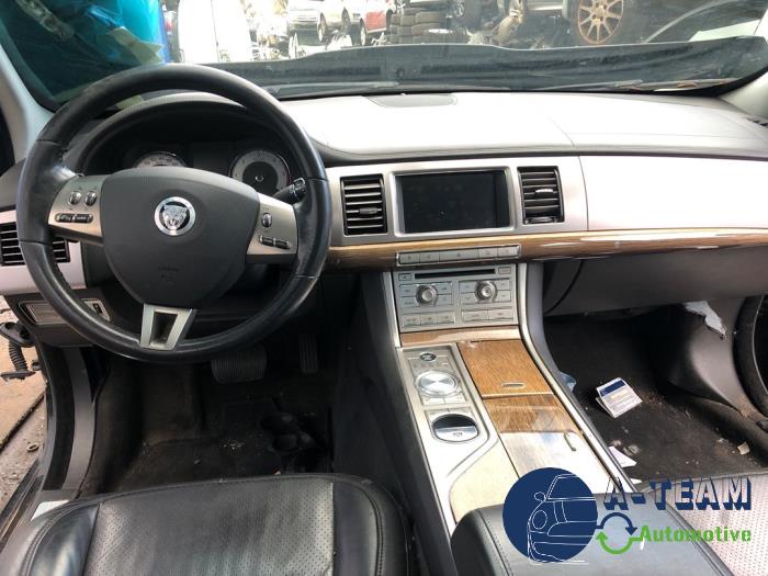 Jaguar XF 3.0 D V6 24V Skrotfordon (2010, ZWART)