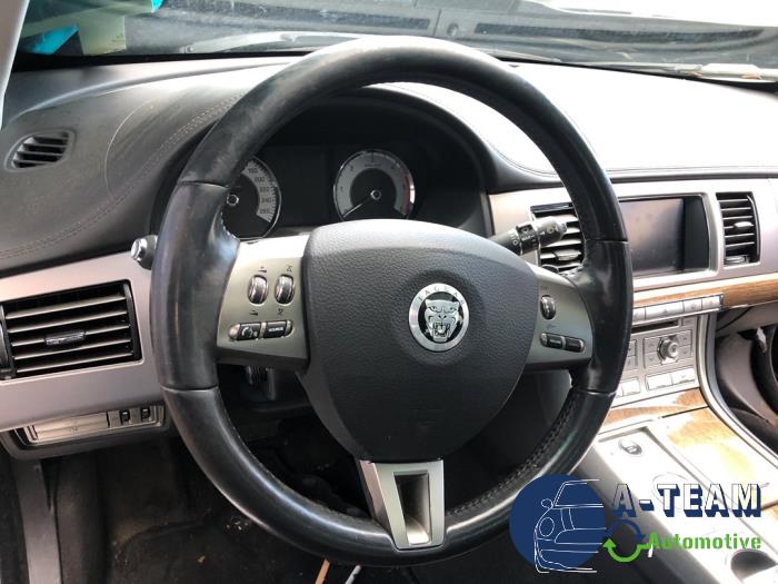 Jaguar XF 3.0 D V6 24V Skrotfordon (2010, ZWART)