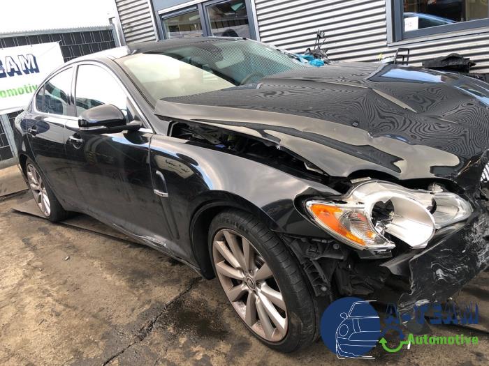 Jaguar XF 3.0 D V6 24V Skrotfordon (2010, ZWART)