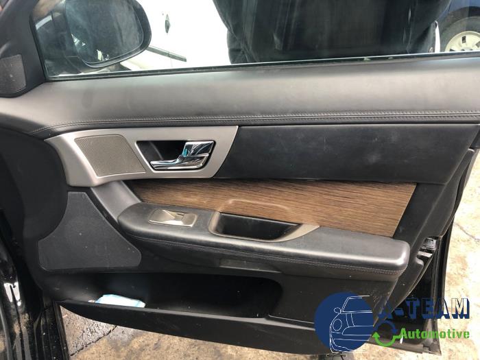 Jaguar XF 3.0 D V6 24V Skrotfordon (2010, ZWART)