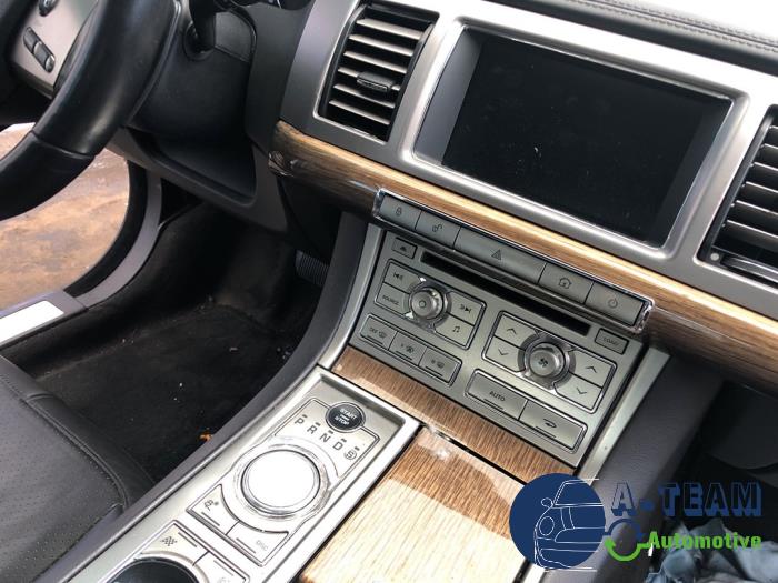 Jaguar XF 3.0 D V6 24V Skrotfordon (2010, ZWART)