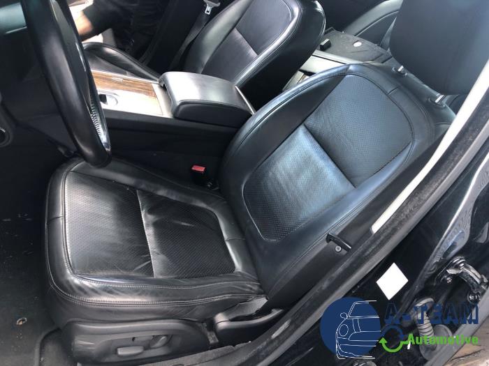 Jaguar XF 3.0 D V6 24V Skrotfordon (2010, ZWART)