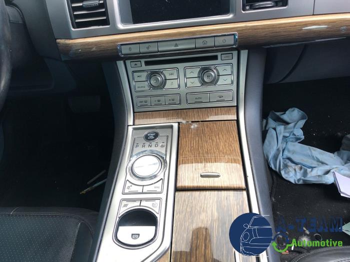 Jaguar XF 3.0 D V6 24V Skrotfordon (2010, ZWART)