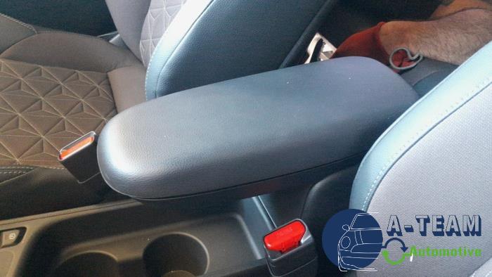 Toyota Yaris Cross 1.5 12V Hybrid 115 Sloopvoertuig (2022, Grijs)