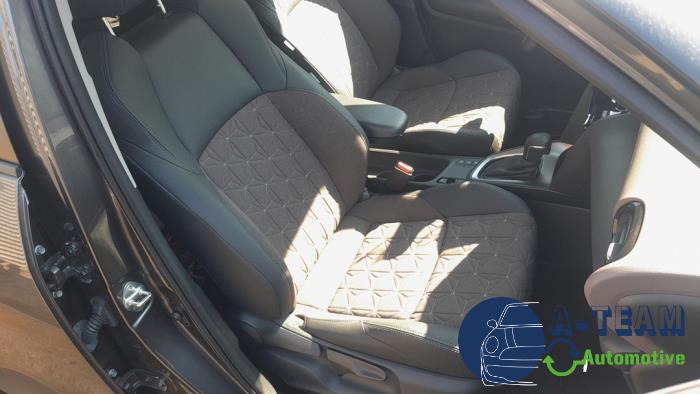 Toyota Yaris Cross 1.5 12V Hybrid 115 Sloopvoertuig (2022, Grijs)