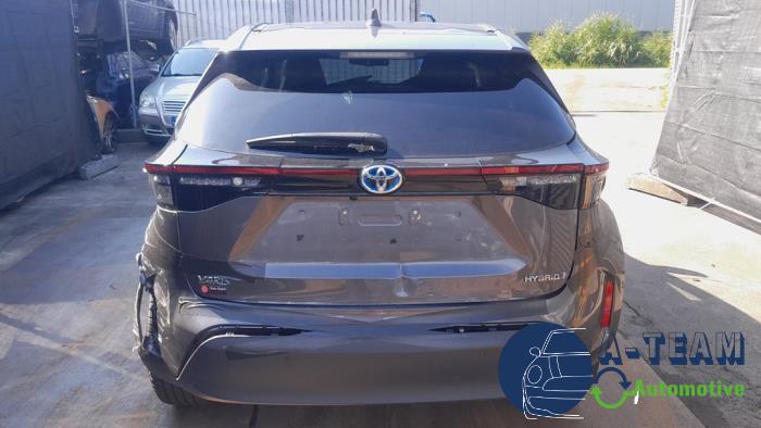 Toyota Yaris Cross 1.5 12V Hybrid 115 Sloopvoertuig (2022, Grijs)