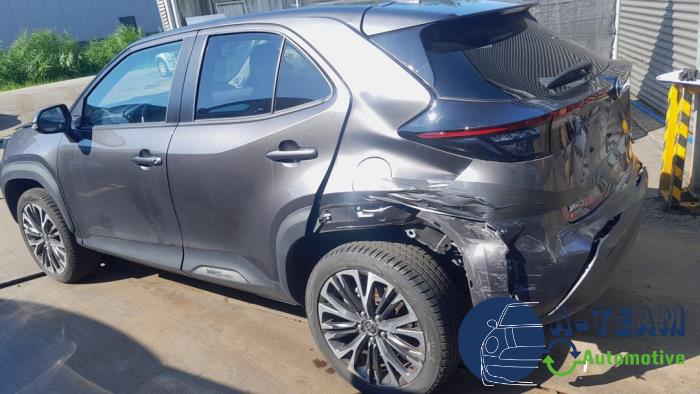 Toyota Yaris Cross 1.5 12V Hybrid 115 Sloopvoertuig (2022, Grijs)