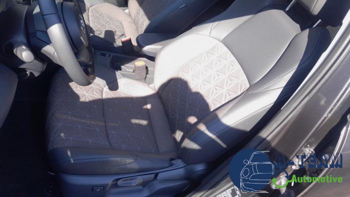 Toyota Yaris Cross 1.5 12V Hybrid 115 Sloopvoertuig (2022, Grijs)